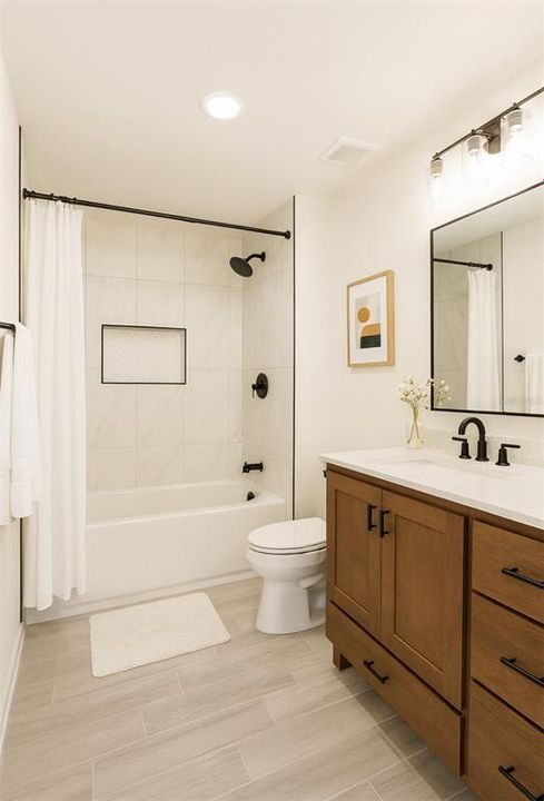 Под контрактом: $254,900 (3 спален, 2 ванн, 1700 Квадратных фут)