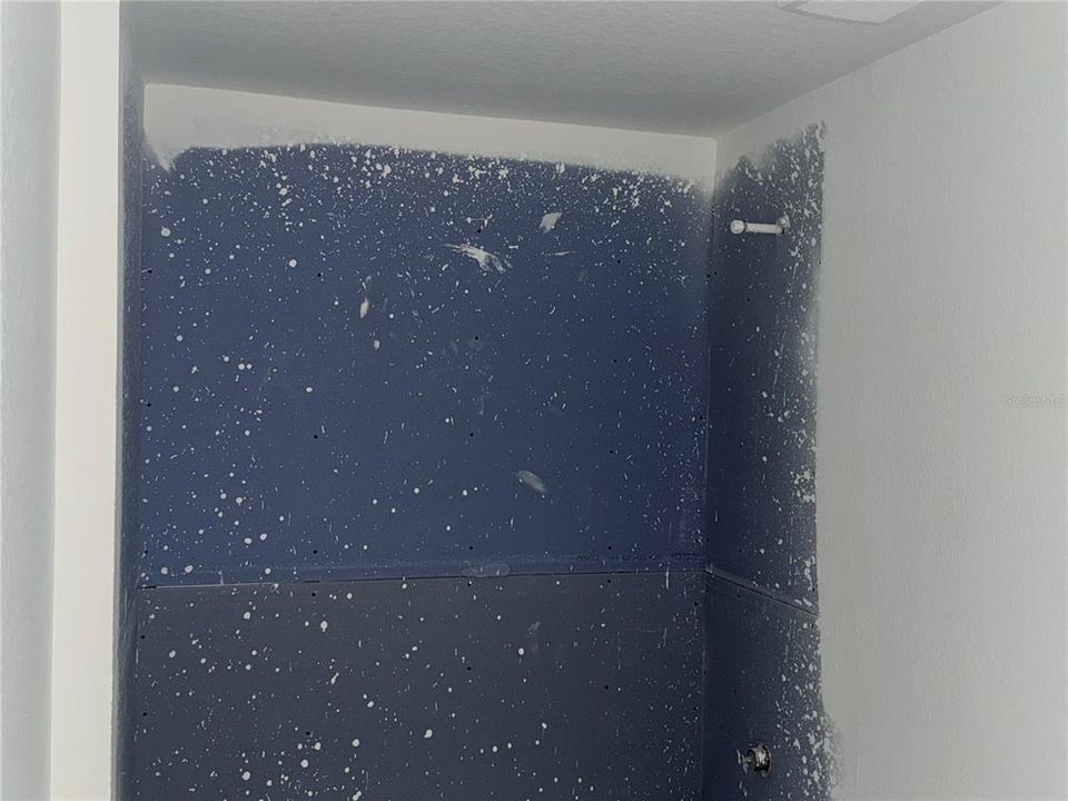 Под контрактом: $254,900 (3 спален, 2 ванн, 1700 Квадратных фут)