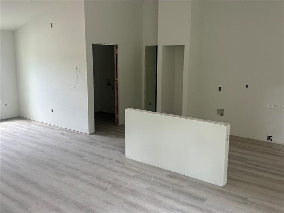 Под контрактом: $254,900 (3 спален, 2 ванн, 1700 Квадратных фут)