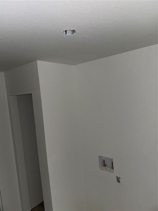 Под контрактом: $254,900 (3 спален, 2 ванн, 1700 Квадратных фут)