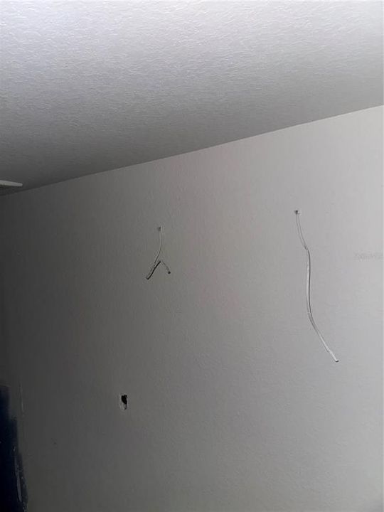 Под контрактом: $254,900 (3 спален, 2 ванн, 1700 Квадратных фут)