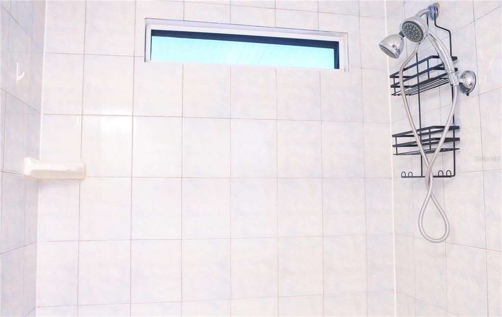 На продажу: $250,000 (3 спален, 2 ванн, 1240 Квадратных фут)