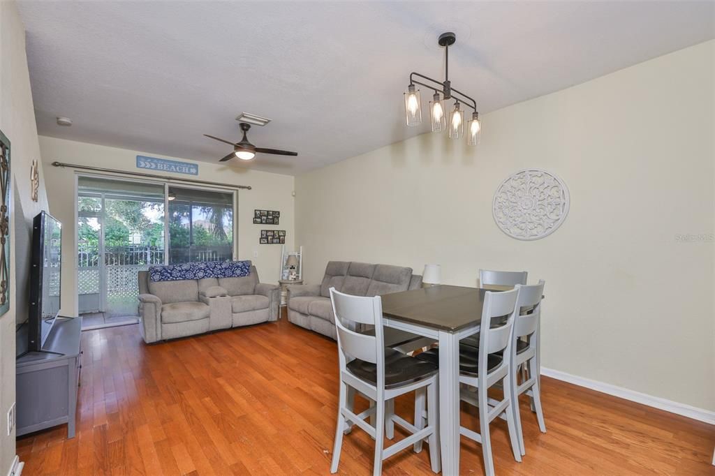 For Sale: $235,000 (2 beds, 2 baths, 1340 Square Feet)