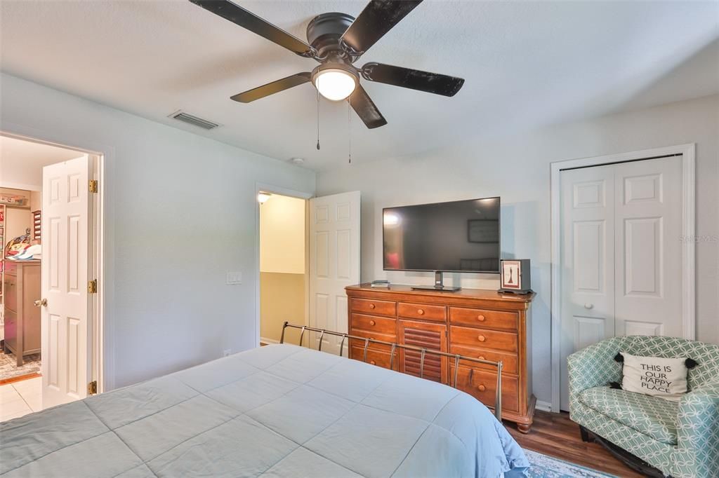 For Sale: $235,000 (2 beds, 2 baths, 1340 Square Feet)