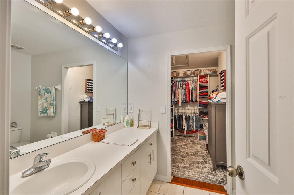 For Sale: $235,000 (2 beds, 2 baths, 1340 Square Feet)