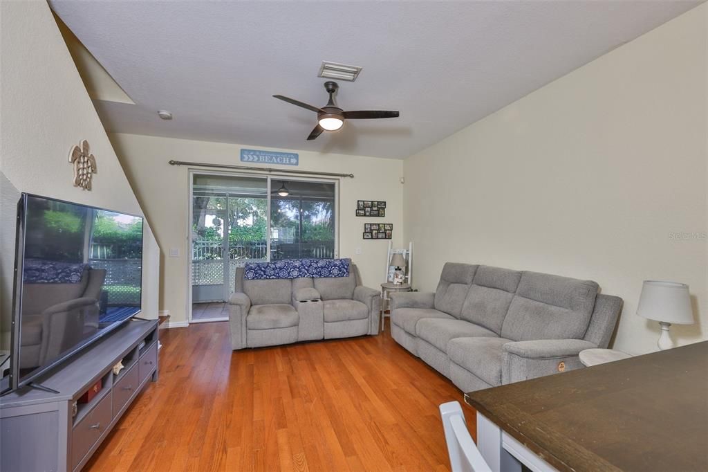 For Sale: $235,000 (2 beds, 2 baths, 1340 Square Feet)