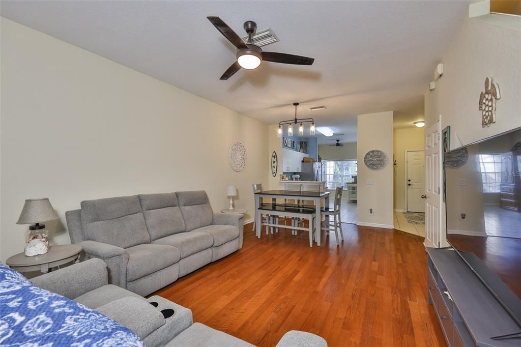 For Sale: $235,000 (2 beds, 2 baths, 1340 Square Feet)