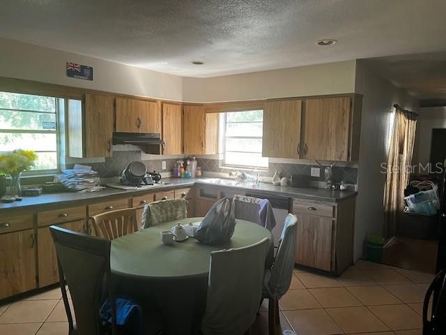 En Venta: $259,000 (4 camas, 2 baños, 2168 Pies cuadrados)