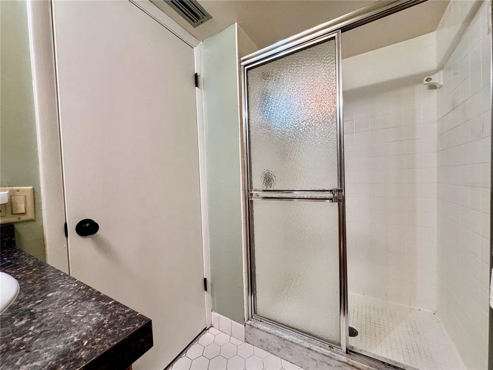 出租: $1,800 (2 贝兹, 2 浴室, 1070 平方英尺)