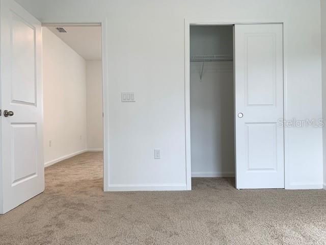 合同活跃: $2,550 (4 贝兹, 3 浴室, 2236 平方英尺)