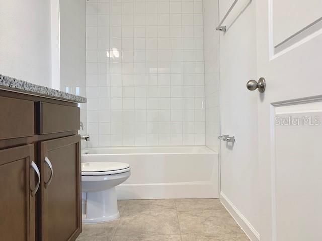 合同活跃: $2,550 (4 贝兹, 3 浴室, 2236 平方英尺)