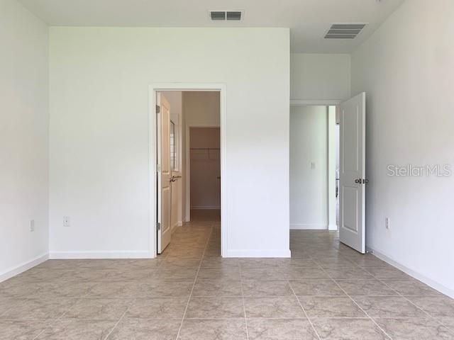 合同活跃: $2,550 (4 贝兹, 3 浴室, 2236 平方英尺)