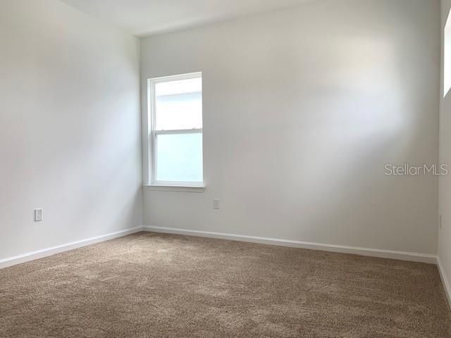 合同活跃: $2,550 (4 贝兹, 3 浴室, 2236 平方英尺)