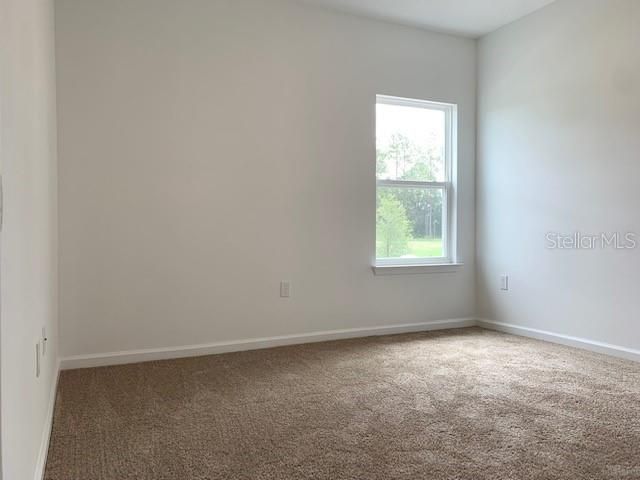 合同活跃: $2,550 (4 贝兹, 3 浴室, 2236 平方英尺)