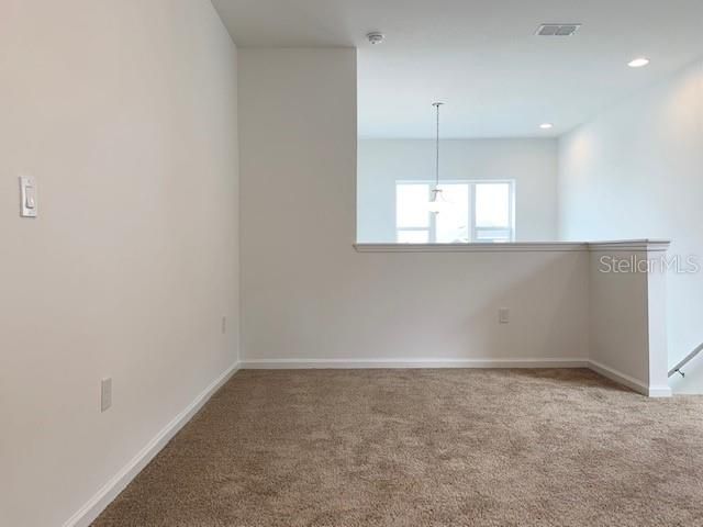 合同活跃: $2,550 (4 贝兹, 3 浴室, 2236 平方英尺)