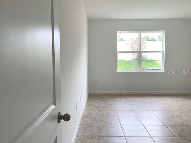 合同活跃: $2,550 (4 贝兹, 3 浴室, 2236 平方英尺)