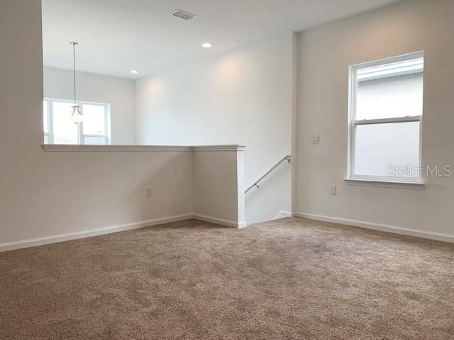 合同活跃: $2,550 (4 贝兹, 3 浴室, 2236 平方英尺)