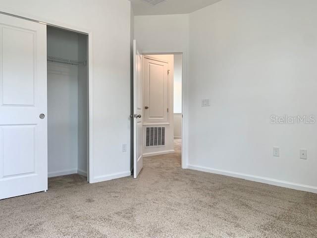 合同活跃: $2,550 (4 贝兹, 3 浴室, 2236 平方英尺)