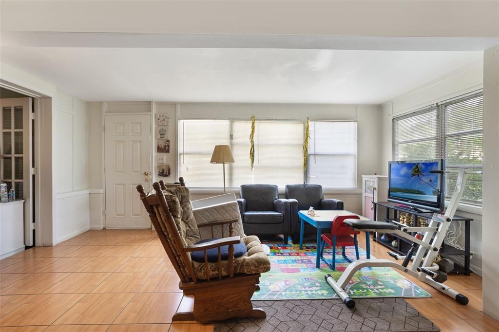 На продажу: $152,000 (3 спален, 2 ванн, 1477 Квадратных фут)