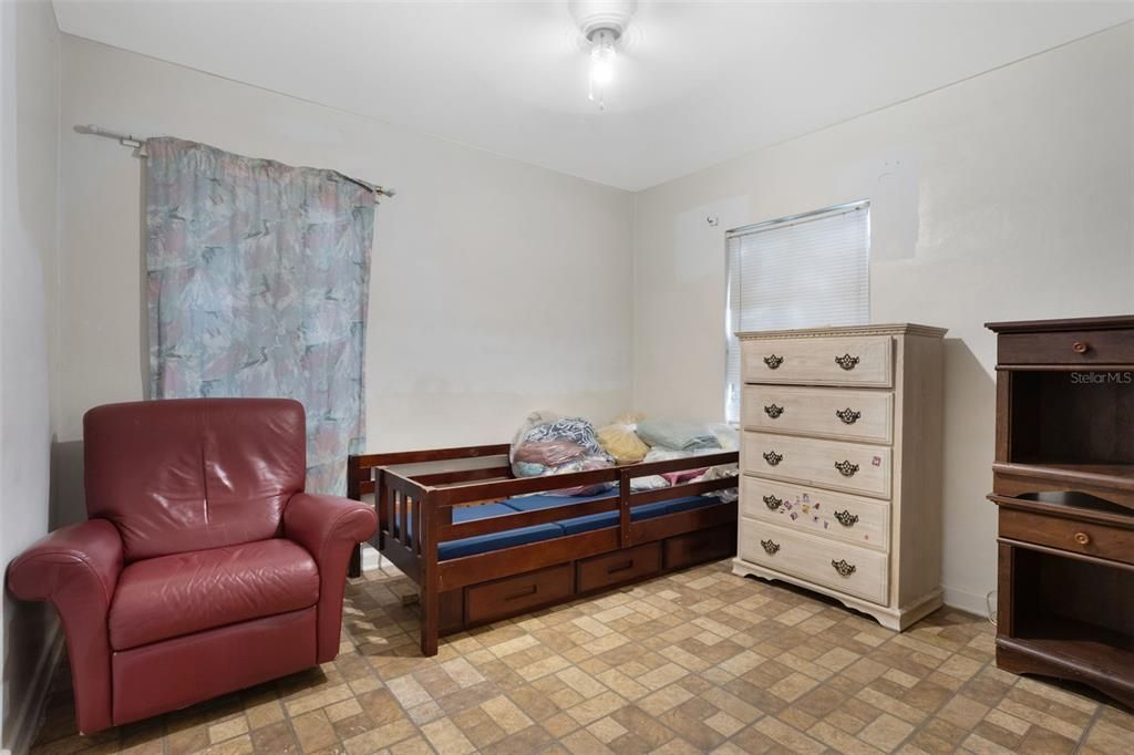 На продажу: $152,000 (3 спален, 2 ванн, 1477 Квадратных фут)