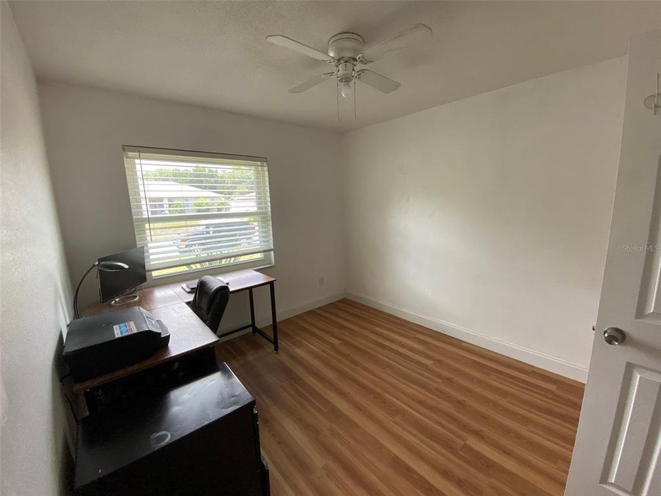 合同活跃: $439,000 (3 贝兹, 2 浴室, 1559 平方英尺)