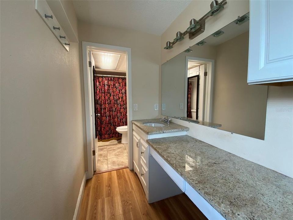 合同活跃: $439,000 (3 贝兹, 2 浴室, 1559 平方英尺)