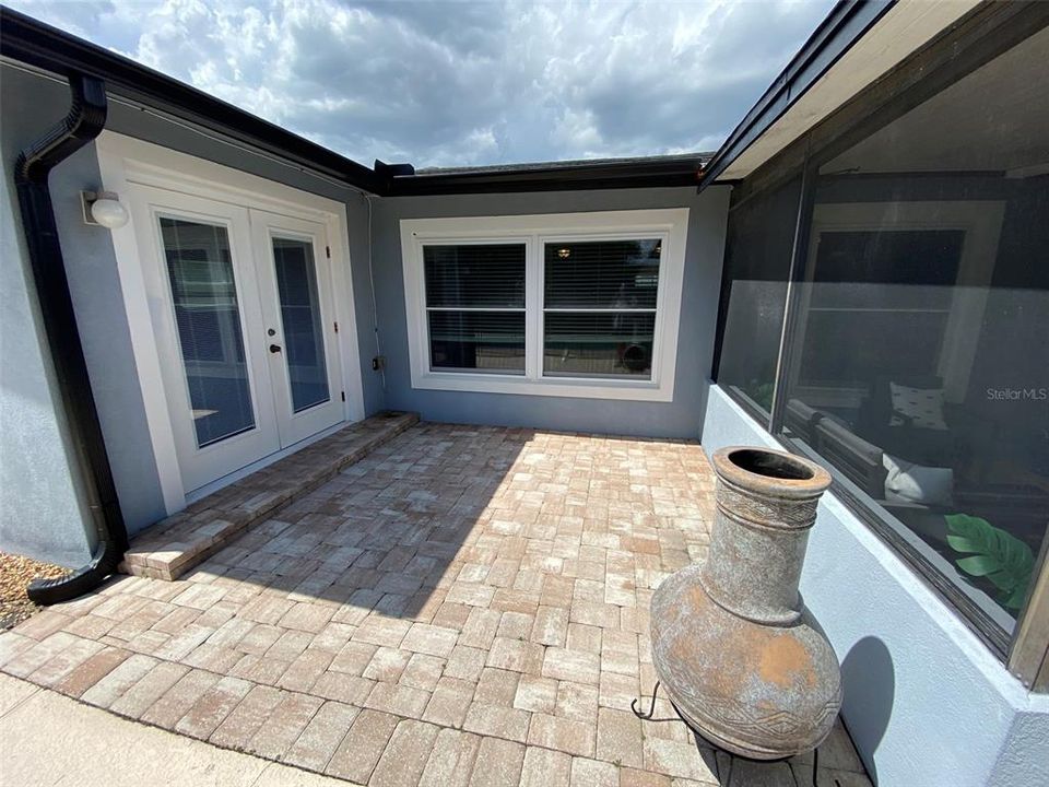 合同活跃: $439,000 (3 贝兹, 2 浴室, 1559 平方英尺)