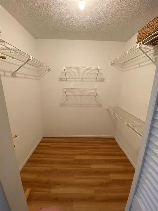 合同活跃: $439,000 (3 贝兹, 2 浴室, 1559 平方英尺)