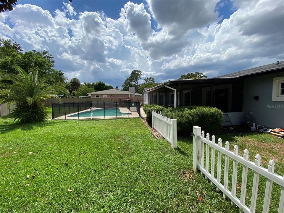 合同活跃: $439,000 (3 贝兹, 2 浴室, 1559 平方英尺)