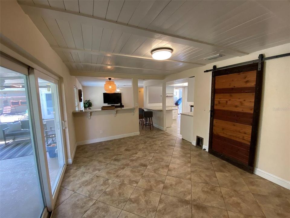 合同活跃: $439,000 (3 贝兹, 2 浴室, 1559 平方英尺)