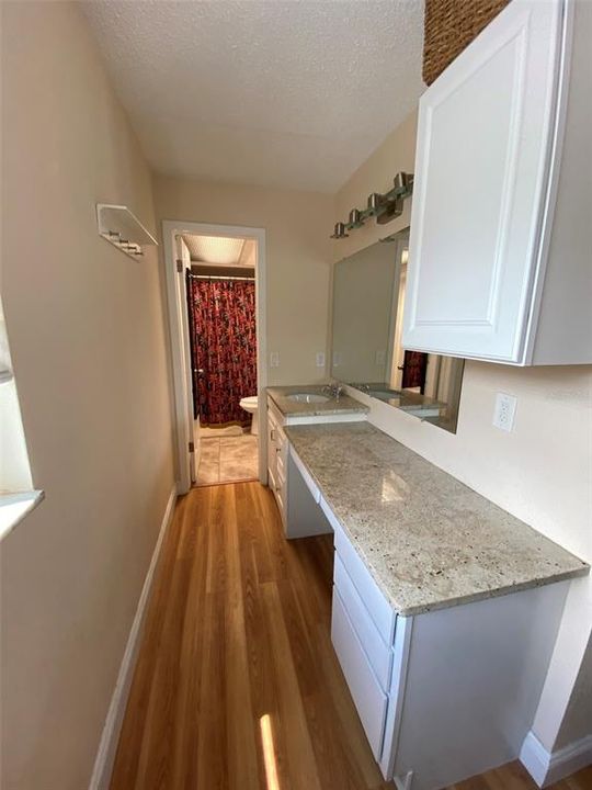 合同活跃: $439,000 (3 贝兹, 2 浴室, 1559 平方英尺)