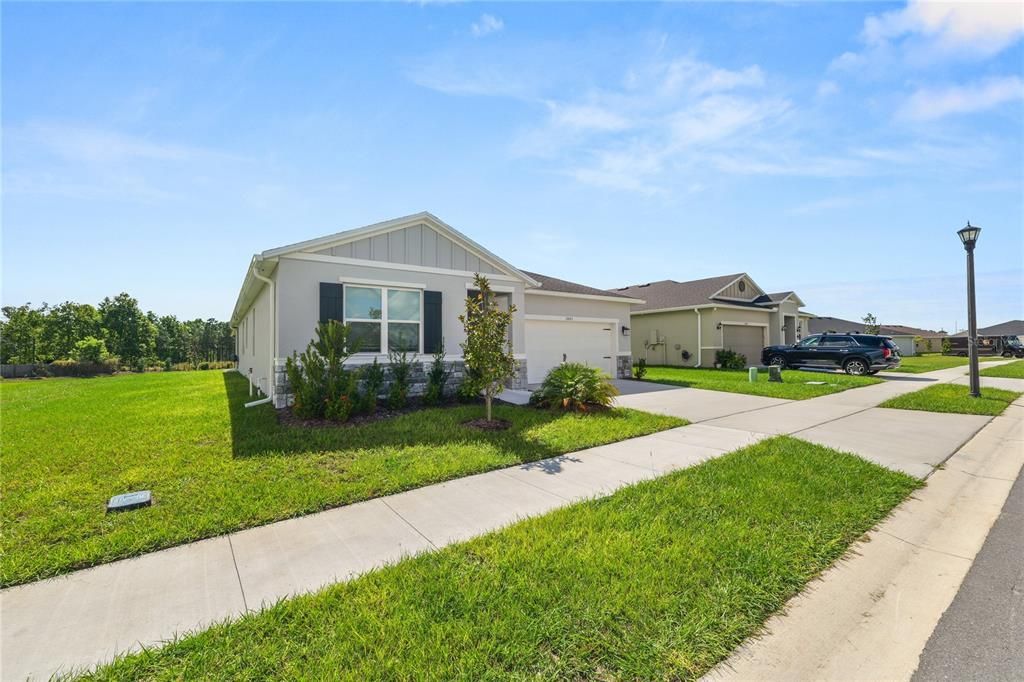 For Rent: $2,700 (3 beds, 2 baths, 2148 Square Feet)