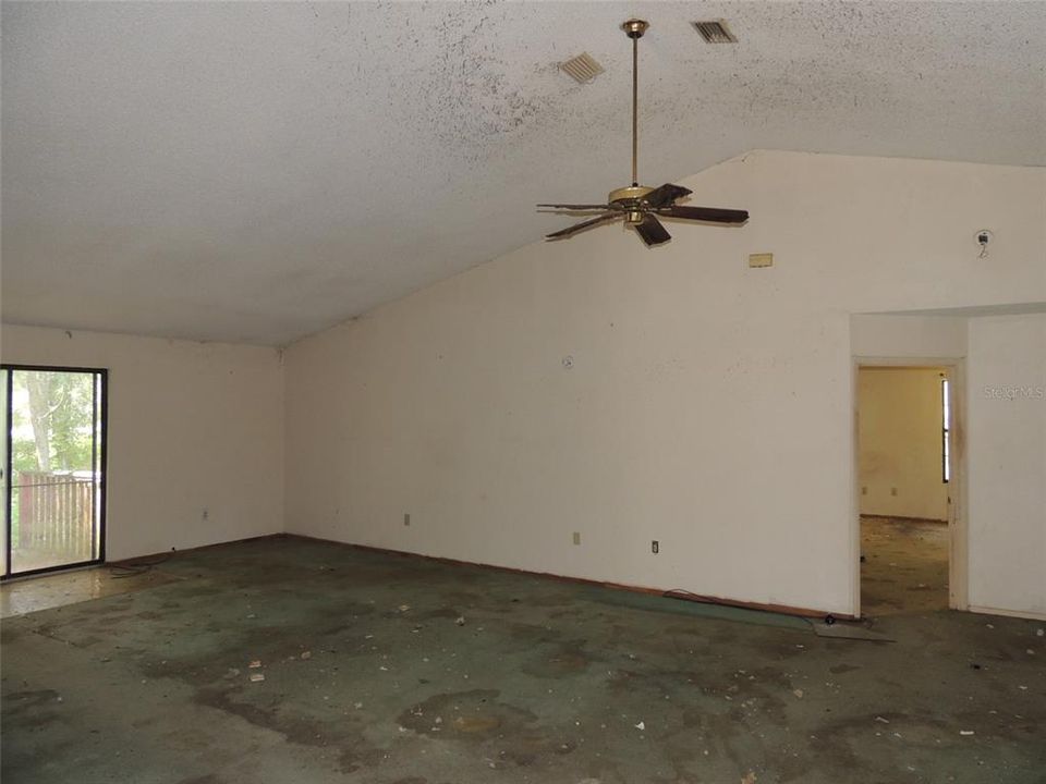 Activo con contrato: $310,000 (5 camas, 3 baños, 2850 Pies cuadrados)