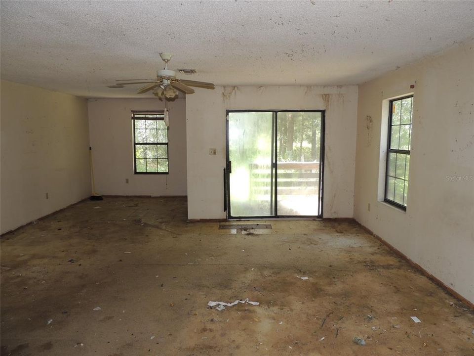 Activo con contrato: $310,000 (5 camas, 3 baños, 2850 Pies cuadrados)