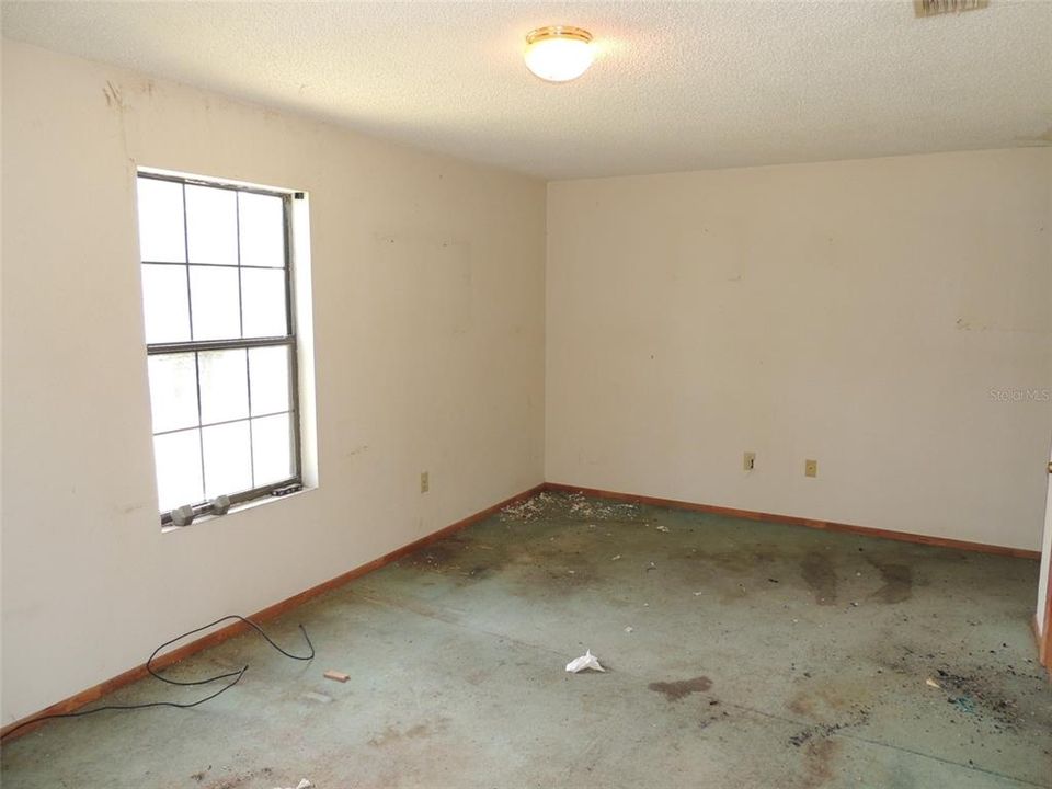 Activo con contrato: $310,000 (5 camas, 3 baños, 2850 Pies cuadrados)