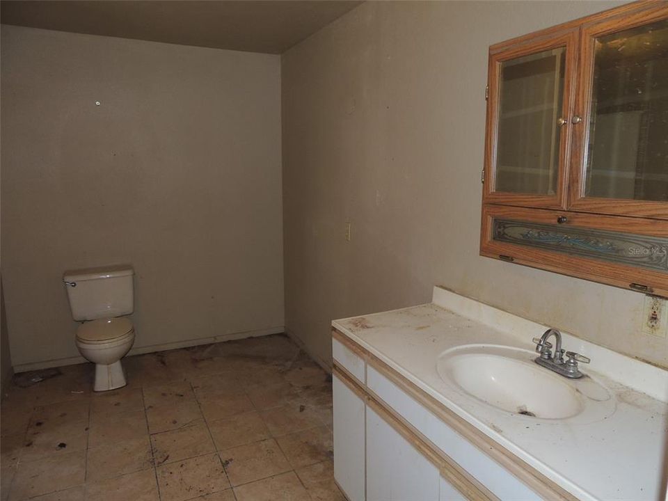 Activo con contrato: $310,000 (5 camas, 3 baños, 2850 Pies cuadrados)