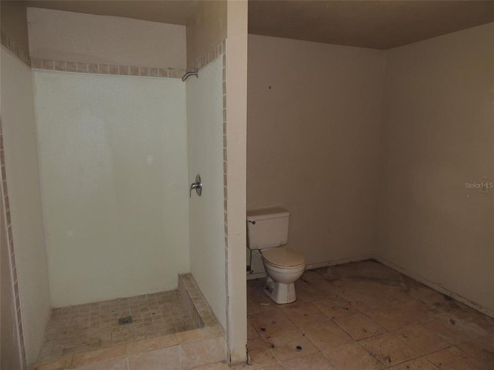 Activo con contrato: $310,000 (5 camas, 3 baños, 2850 Pies cuadrados)