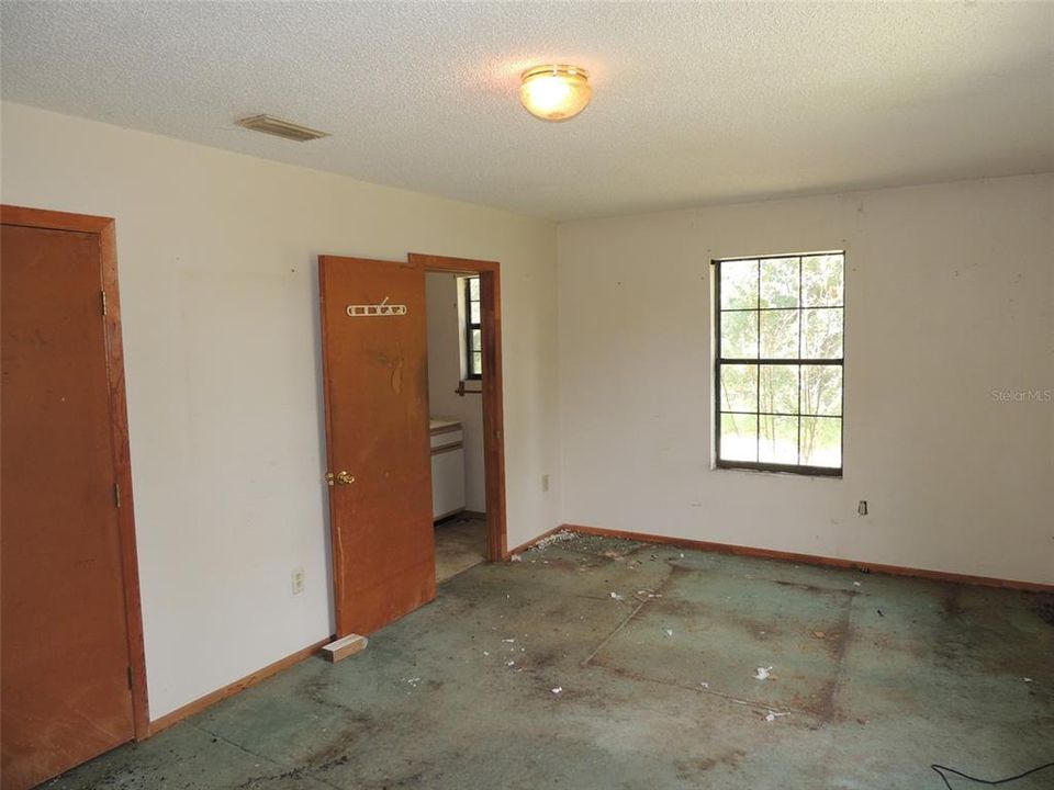 Activo con contrato: $310,000 (5 camas, 3 baños, 2850 Pies cuadrados)