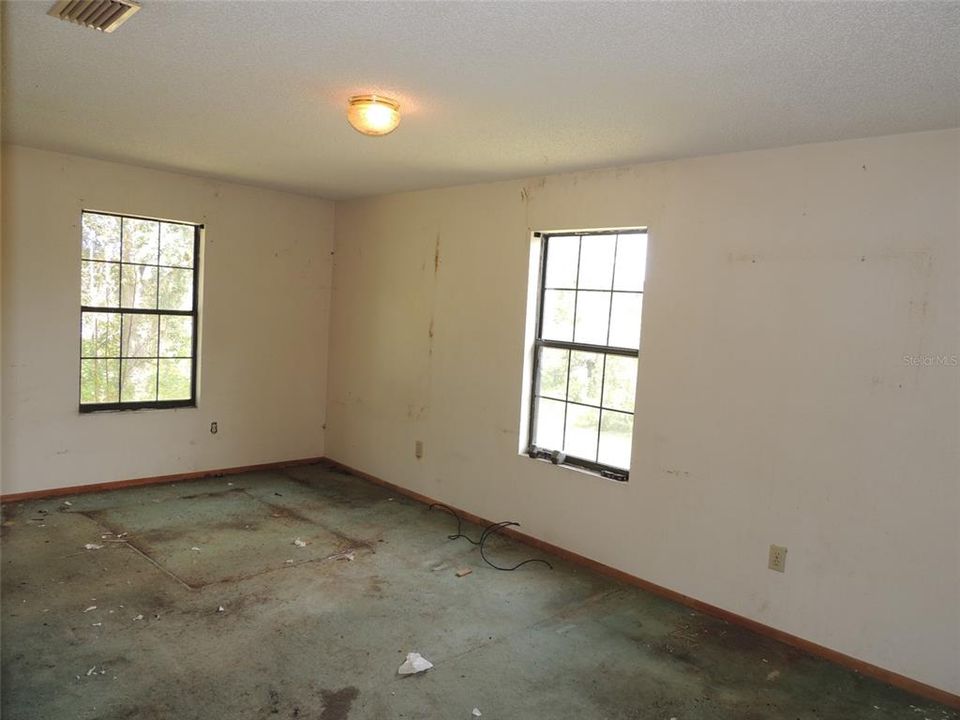 Activo con contrato: $310,000 (5 camas, 3 baños, 2850 Pies cuadrados)