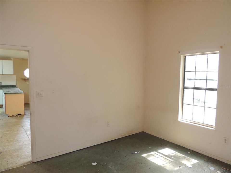 Activo con contrato: $310,000 (5 camas, 3 baños, 2850 Pies cuadrados)