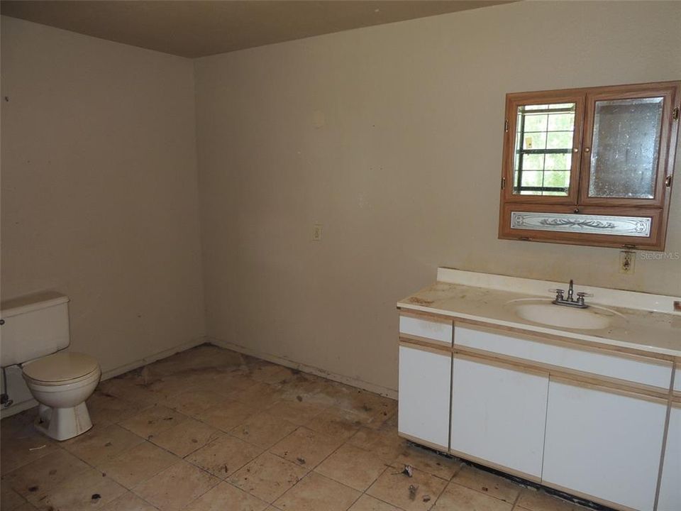 Activo con contrato: $310,000 (5 camas, 3 baños, 2850 Pies cuadrados)