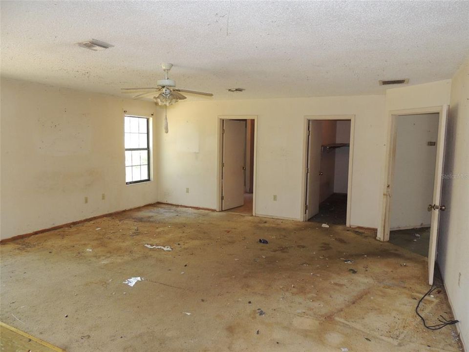 Activo con contrato: $310,000 (5 camas, 3 baños, 2850 Pies cuadrados)