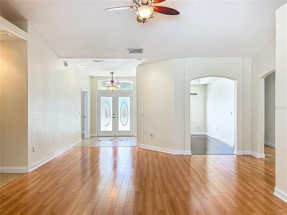 Activo con contrato: $635,000 (6 camas, 4 baños, 3338 Pies cuadrados)