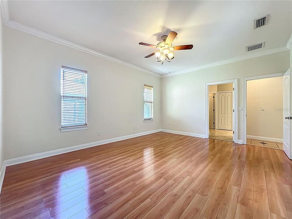 Activo con contrato: $635,000 (6 camas, 4 baños, 3338 Pies cuadrados)