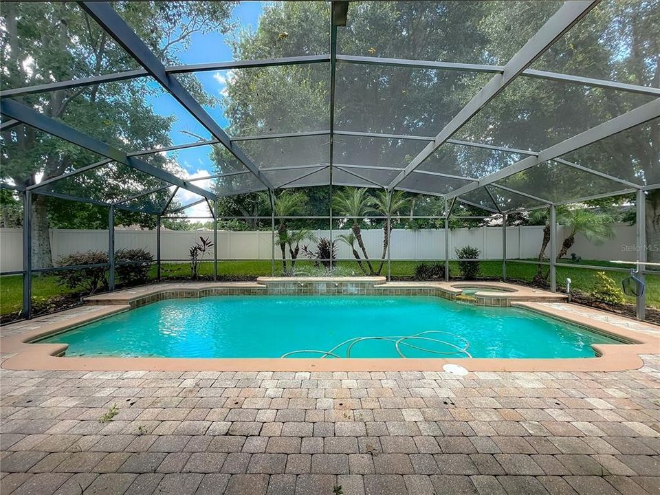 Activo con contrato: $635,000 (6 camas, 4 baños, 3338 Pies cuadrados)