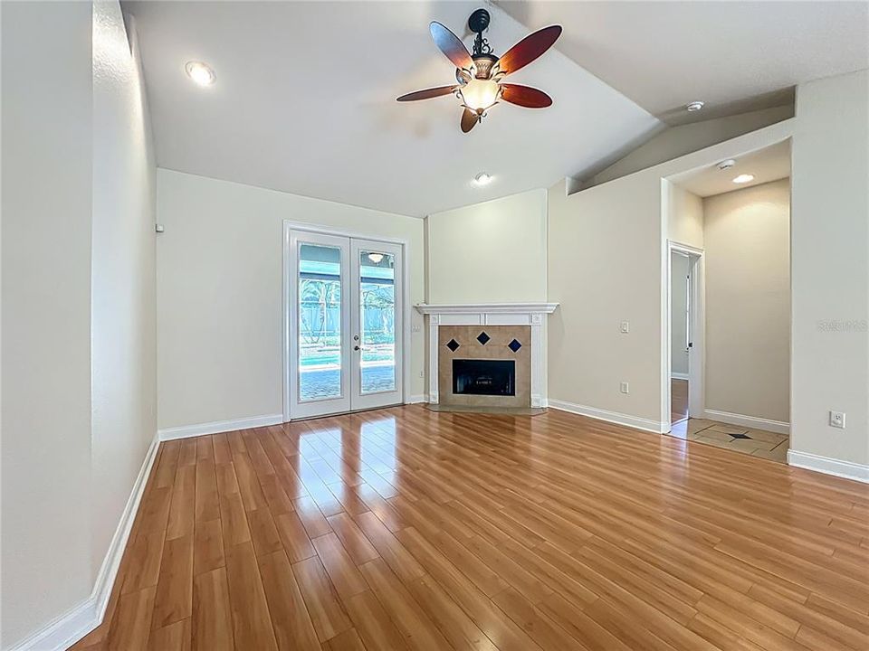 Activo con contrato: $635,000 (6 camas, 4 baños, 3338 Pies cuadrados)