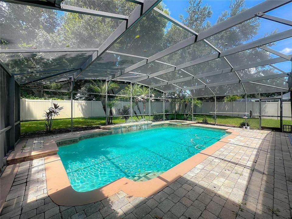 Activo con contrato: $635,000 (6 camas, 4 baños, 3338 Pies cuadrados)