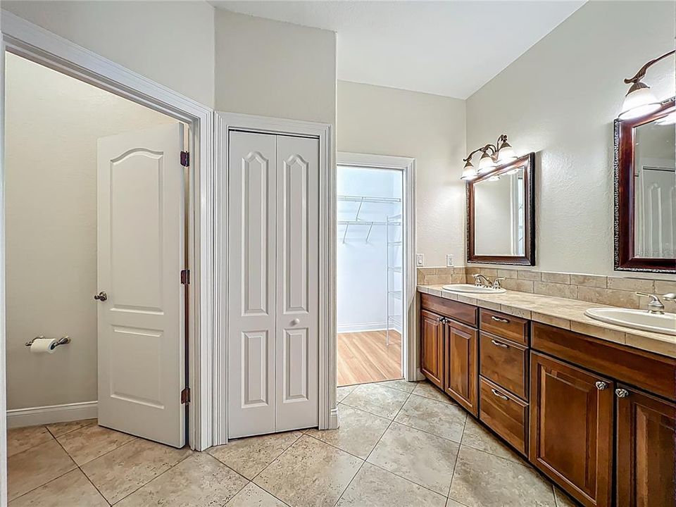 Activo con contrato: $635,000 (6 camas, 4 baños, 3338 Pies cuadrados)