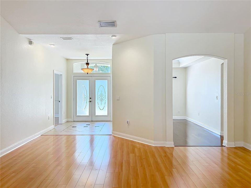 Activo con contrato: $635,000 (6 camas, 4 baños, 3338 Pies cuadrados)