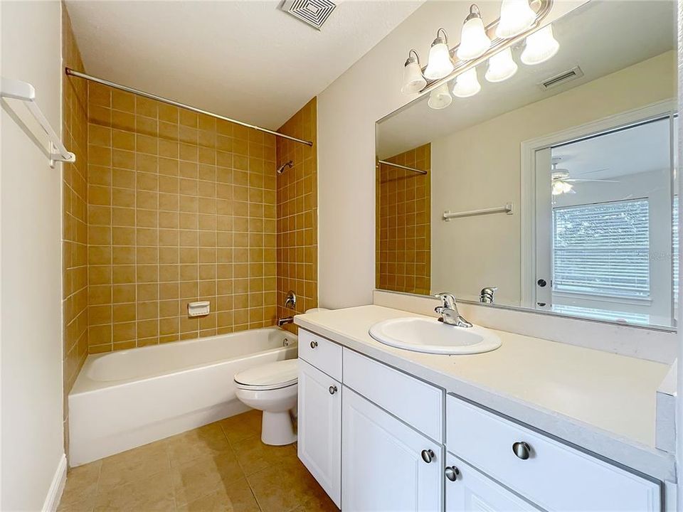 Activo con contrato: $635,000 (6 camas, 4 baños, 3338 Pies cuadrados)